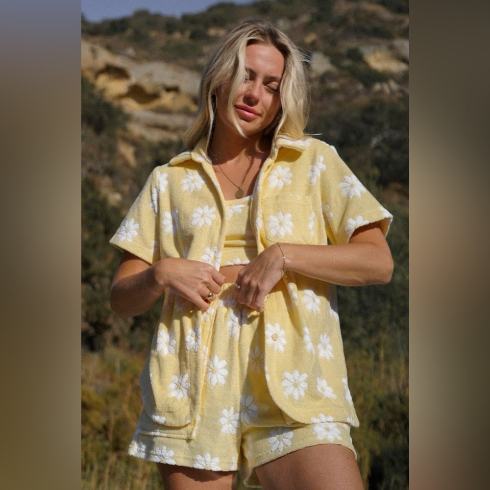 YLLW yellow the label Salty Terry Cloth Oops a Daisy collared white shirt top